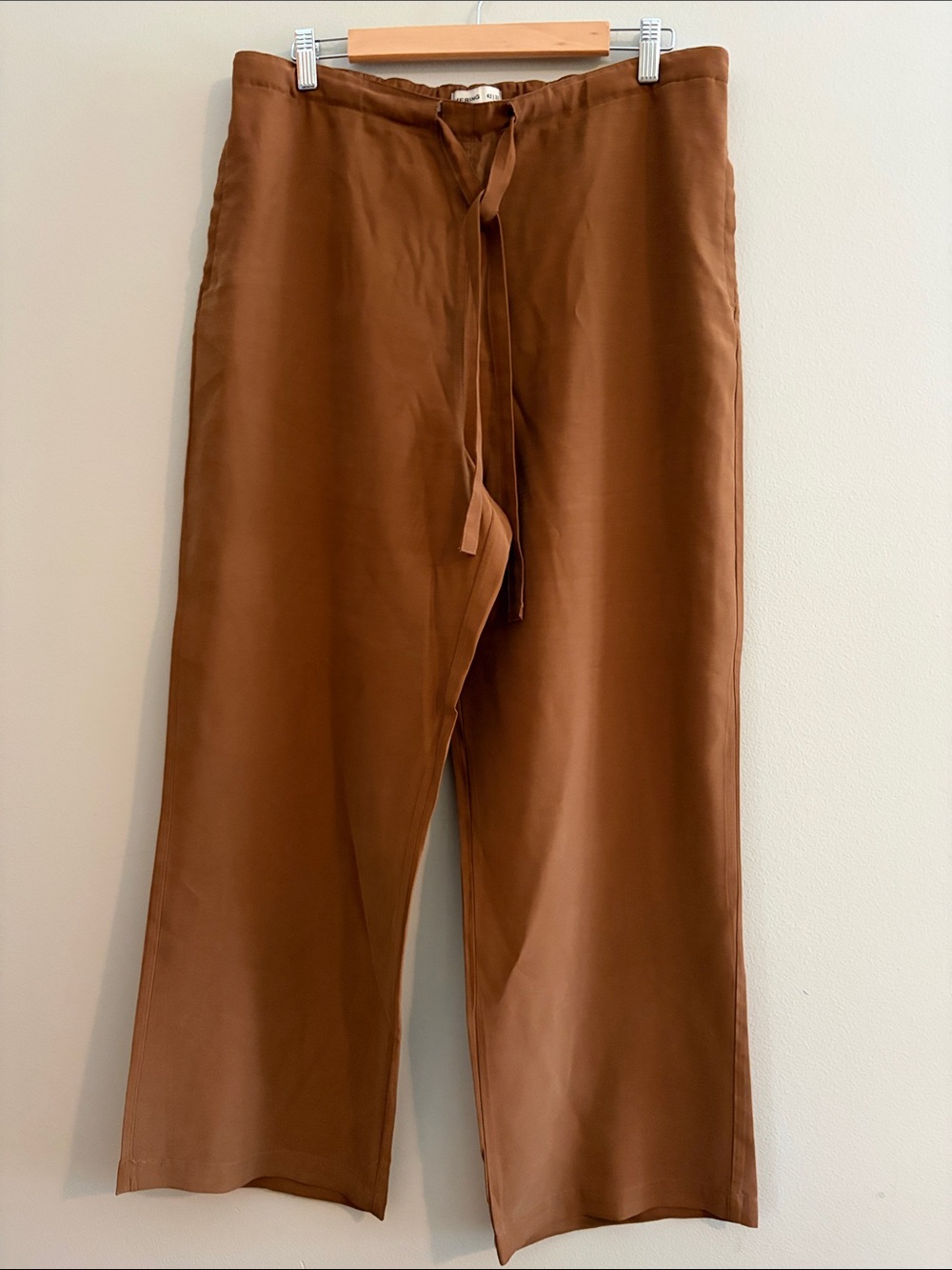 Women's Wide Leg Drawstring Pants in Brown